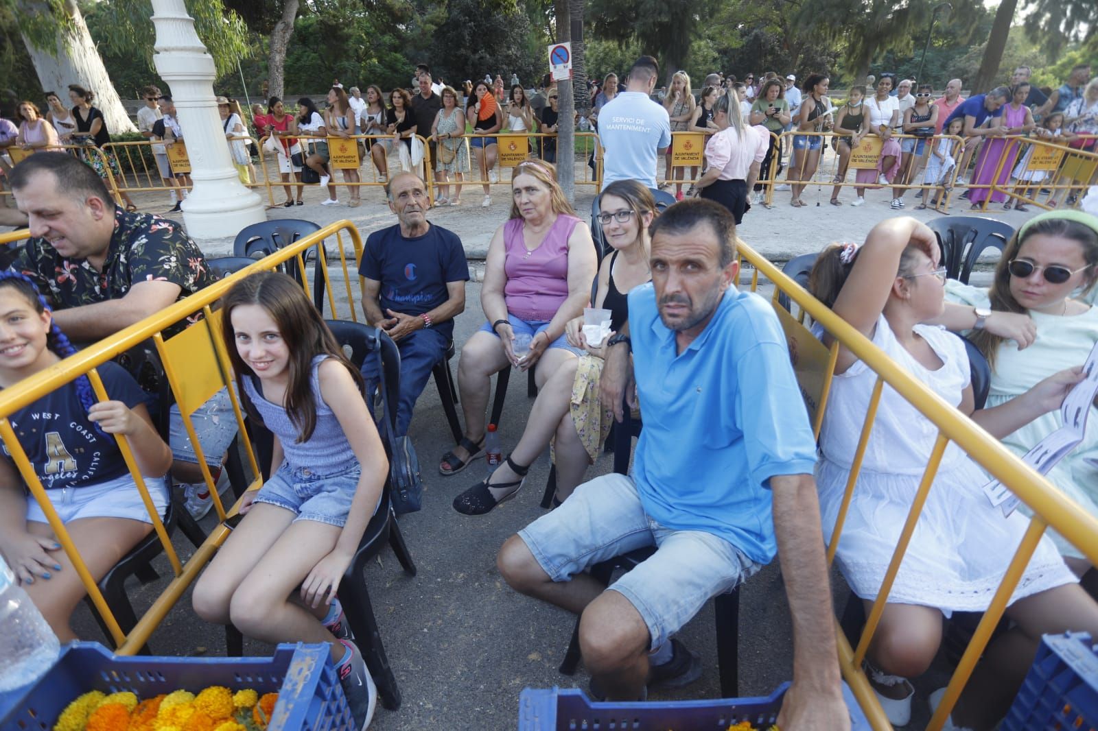 Búscate en los palcos de la Batalla de Flores de València 2022