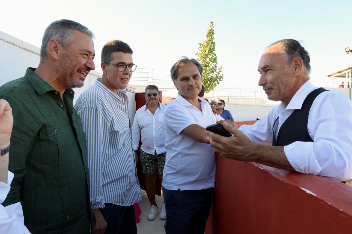 Vicente Barrera y Pepín Líria invitados de lujo en la ganadería de Paco Martí Vicente Barrera y Pepín Líria invitados de lujo en la ganadería de Paco Martí