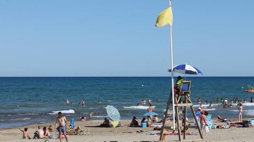 Las playas de Castelló disponen de servicio de socorrismo durante los meses de verano.