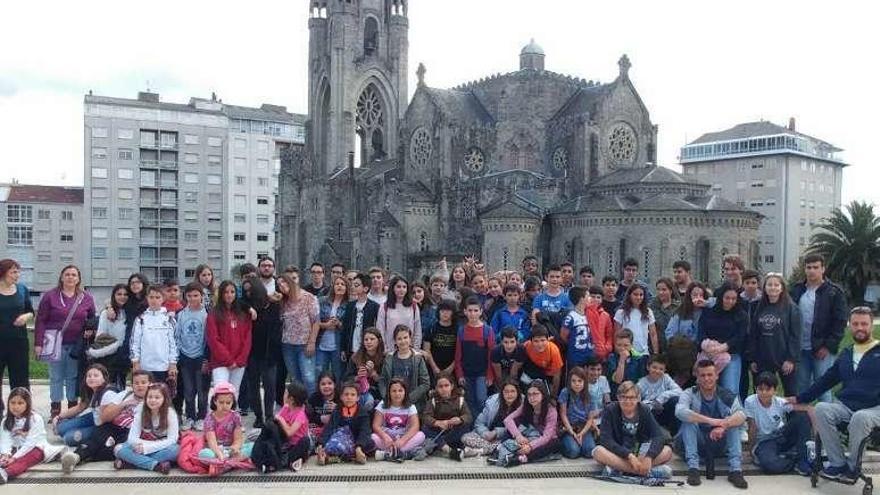 Los alumnos ante el templo de Veracruz, de Antonio Palacios.