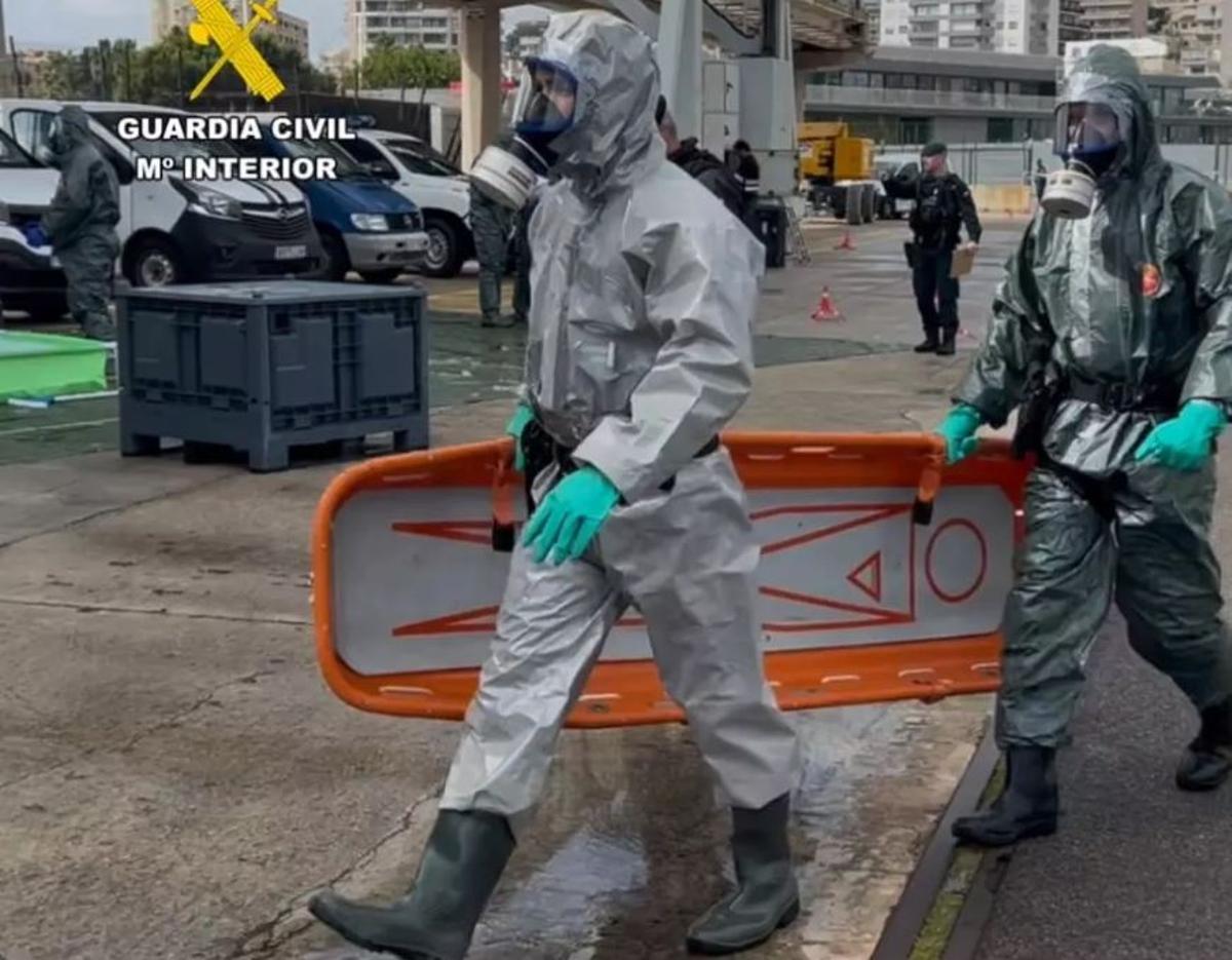 Los agentes durante el simulacro. / Guardia Civil