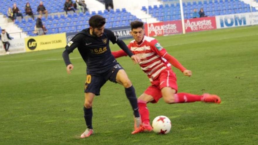 El UCAM vence al Granada B y se mantiene en puestos de ascenso