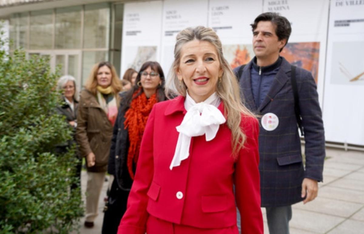 La ministra de Trabajo, Yolanda Díaz, y el candidato de la coalición IU, Sumar y Equo, Juan Gascón, mantienen un encuentro con comités de empresa en ERE o deslocalización