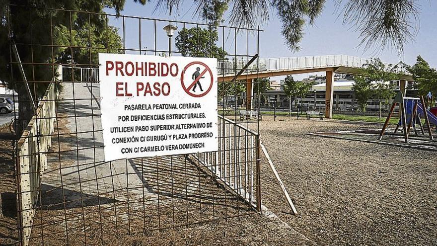 Vecinos exigen que se reabra la pasarela peatonal sobre las vías