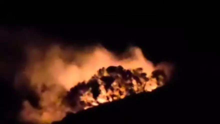 El incendio al inicio de haberse producido en Orihuela