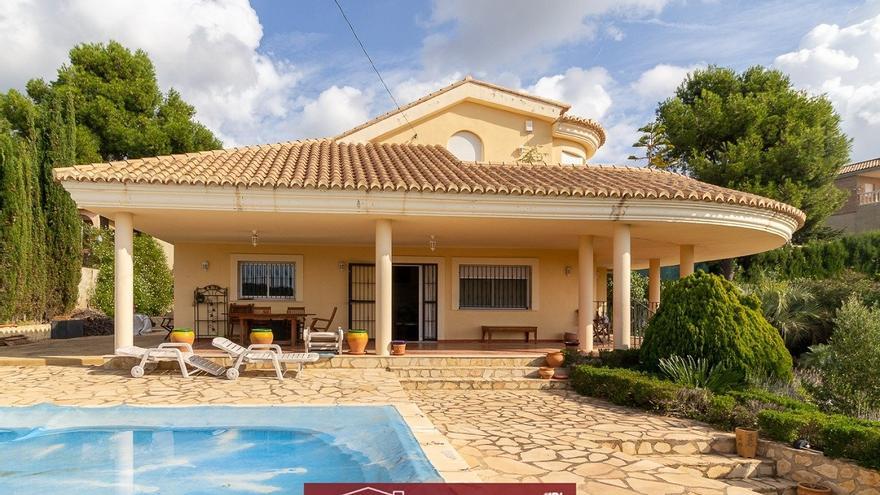 ¿Te gustaría tener una casa con piscina? Te mostramos distintas opciones disponibles en Nàquera