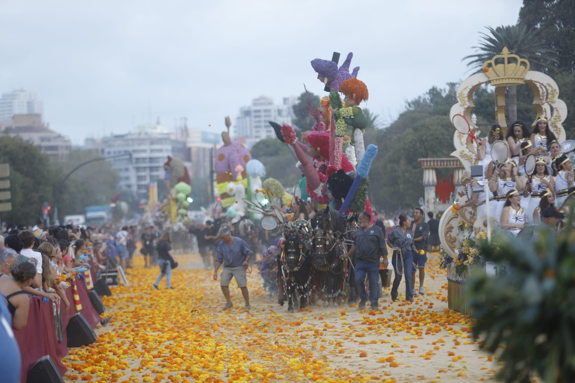 Así ha sido la Batalla de Flores en València 2024