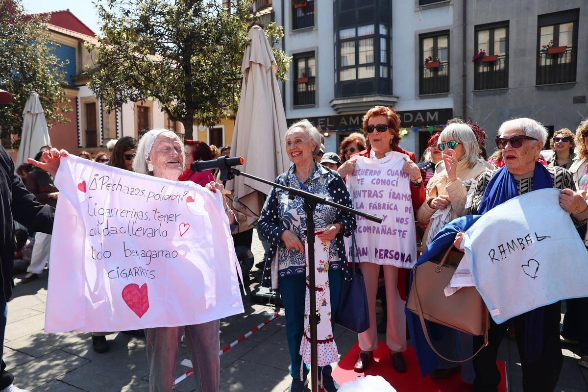 GIJÓN. Plaza del Lavaderu. Acto de homenaje a Rambal por el 50 aniversario de su asesinato GIJÓN. Plaza del Lavaderu. Acto de homenaje a Rambal por el 50 aniversario de su asesinato