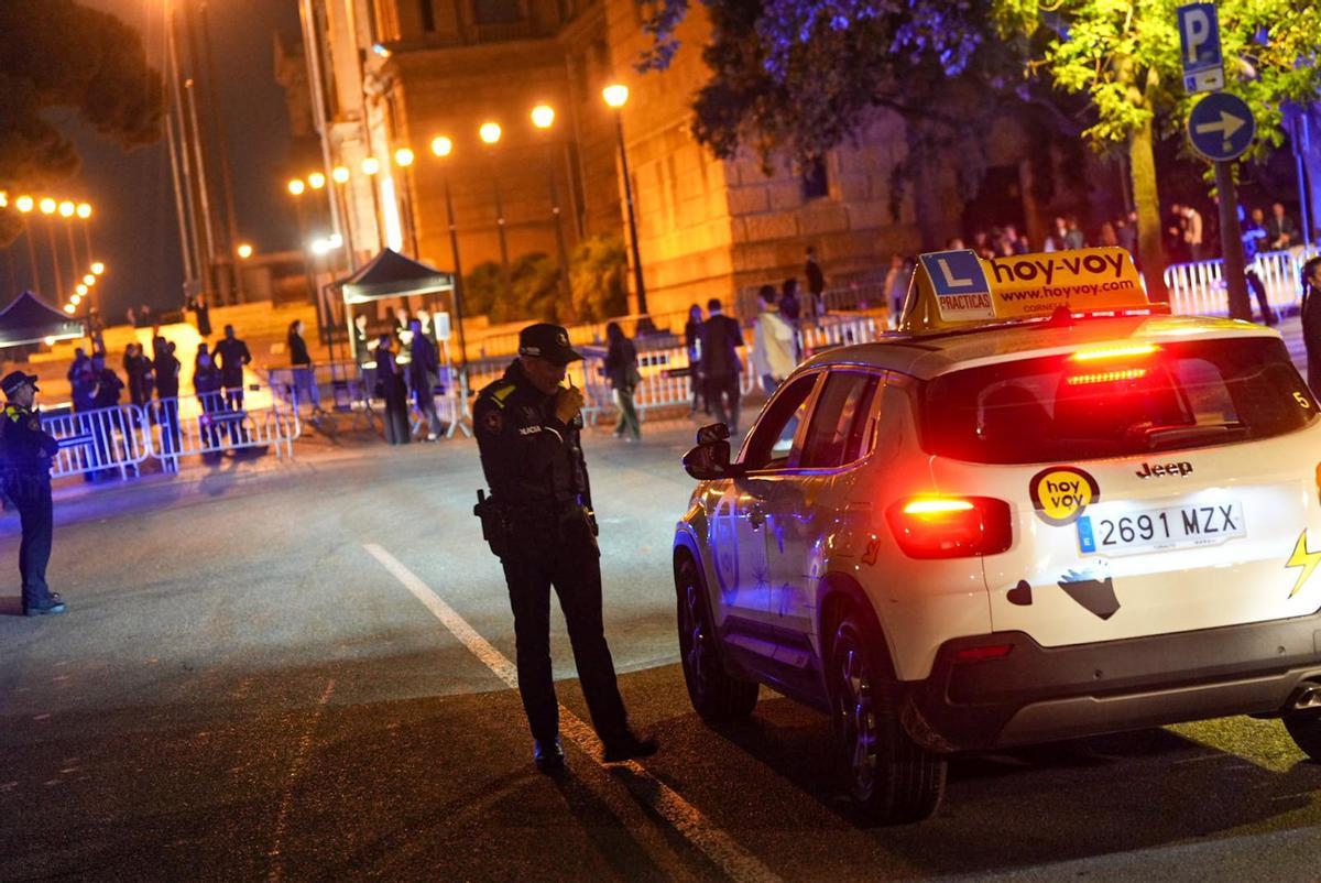 Los fans seleccionados de Rosalía esperan horas para el listening party en el MNAC, Barcelona