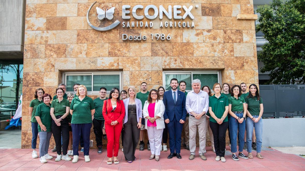 La Embajada de Guatemala junto al equipo de Econex.