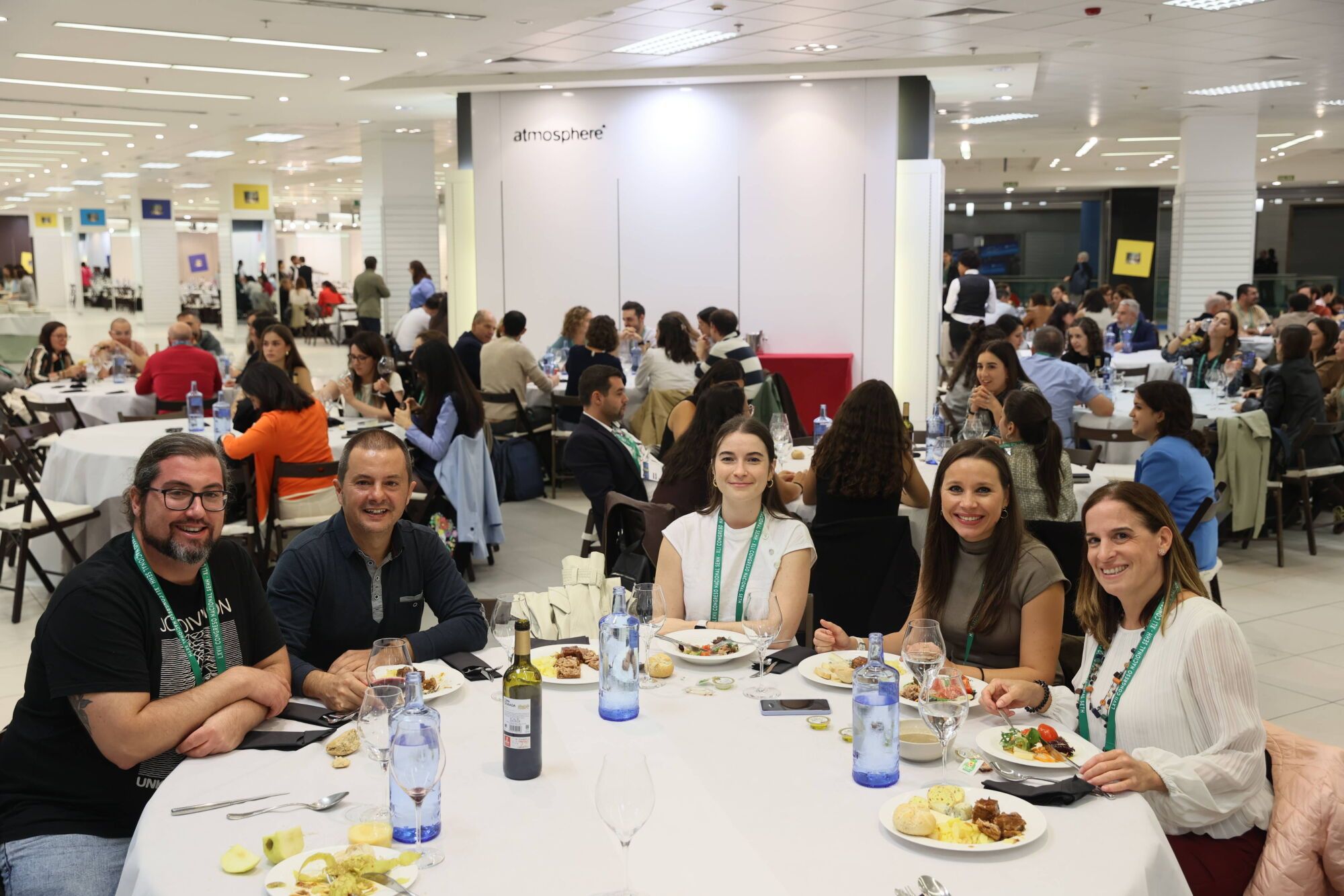 El centro comercial del Calatrava vuelve a abrir sus puertas (por unos días) para dar de comer a más de ochocientos congresistas en Oviedo