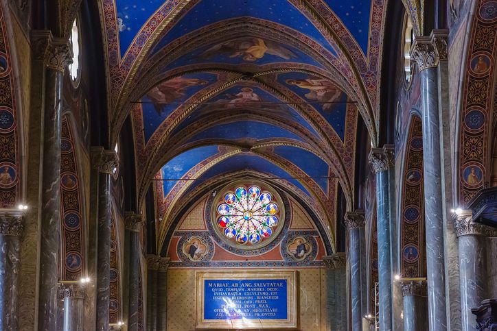 Santa María sopra Minerva tiene unos techos azules que son una fantasía.