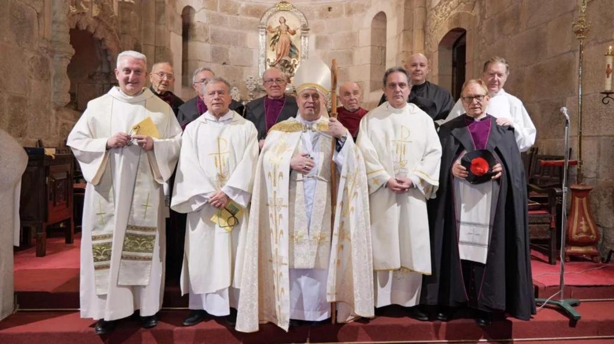 El arzobispo de Santiago presidió el acto de toma de posesión.