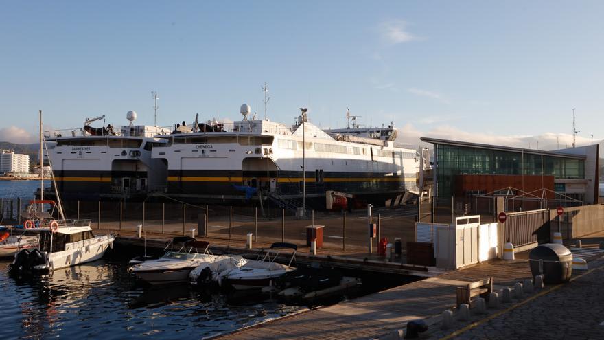 Marí Ribas reitera que no se ampliará la eslora máxima de los ferris en el puerto de Sant Antoni