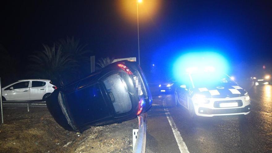 Vuelca un coche entre Santa Catalina y Ronda Sur