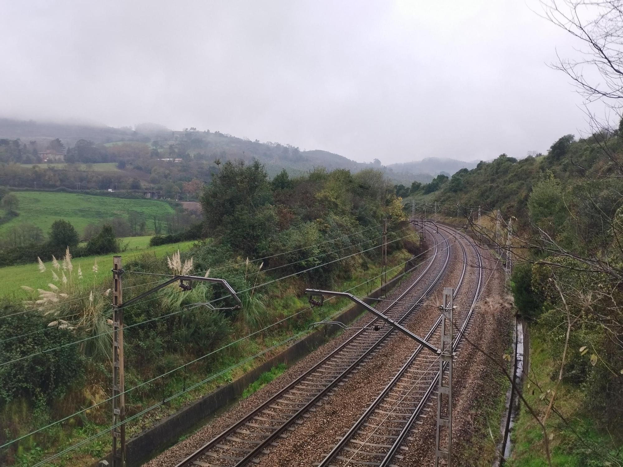 Villardeveyo, tierra ferroviaria y minera que esconde una celosía prerrománica