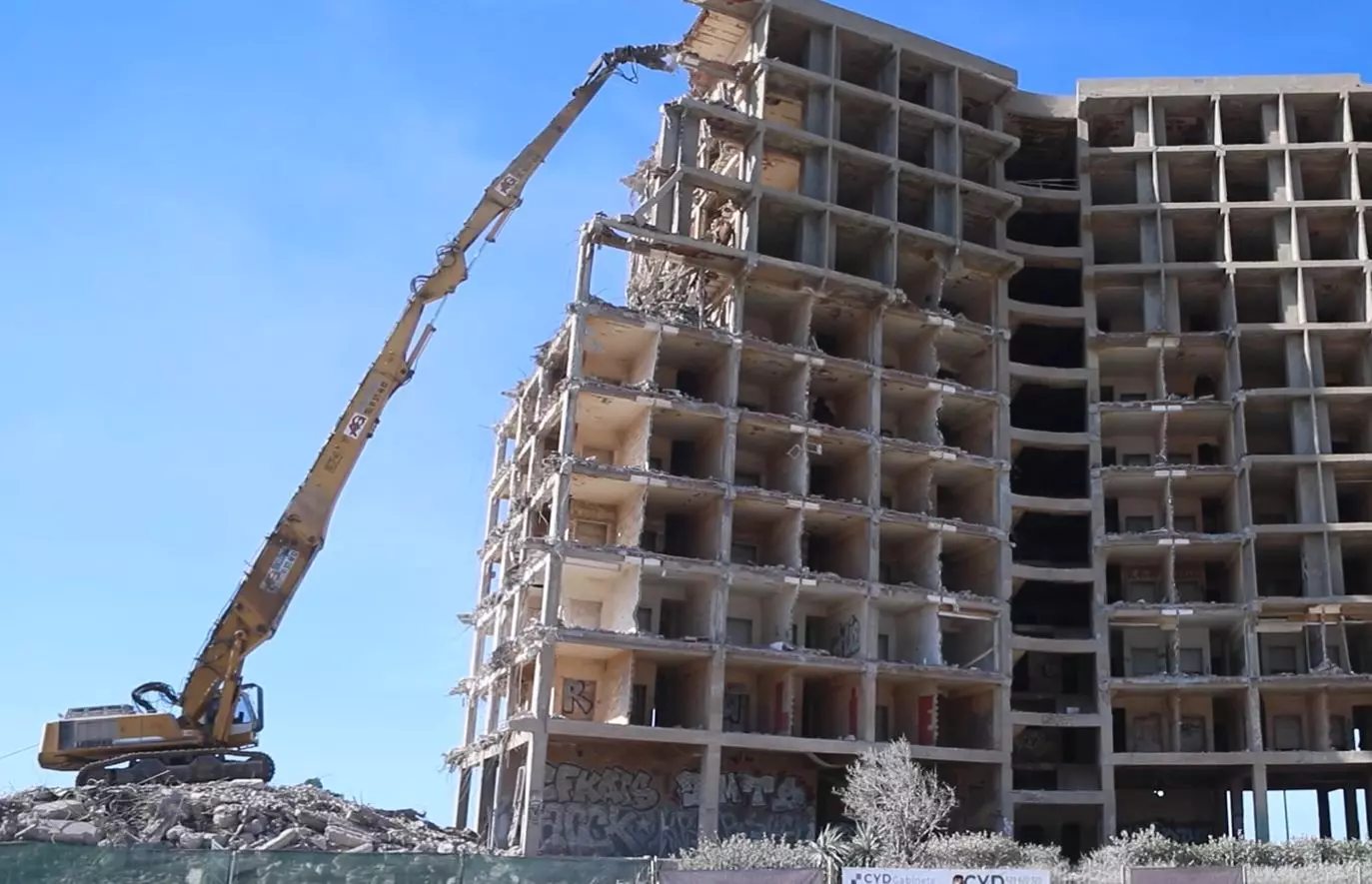 VÍDEO | Así está siendo la demolición del hotel Lagomar en La Manga