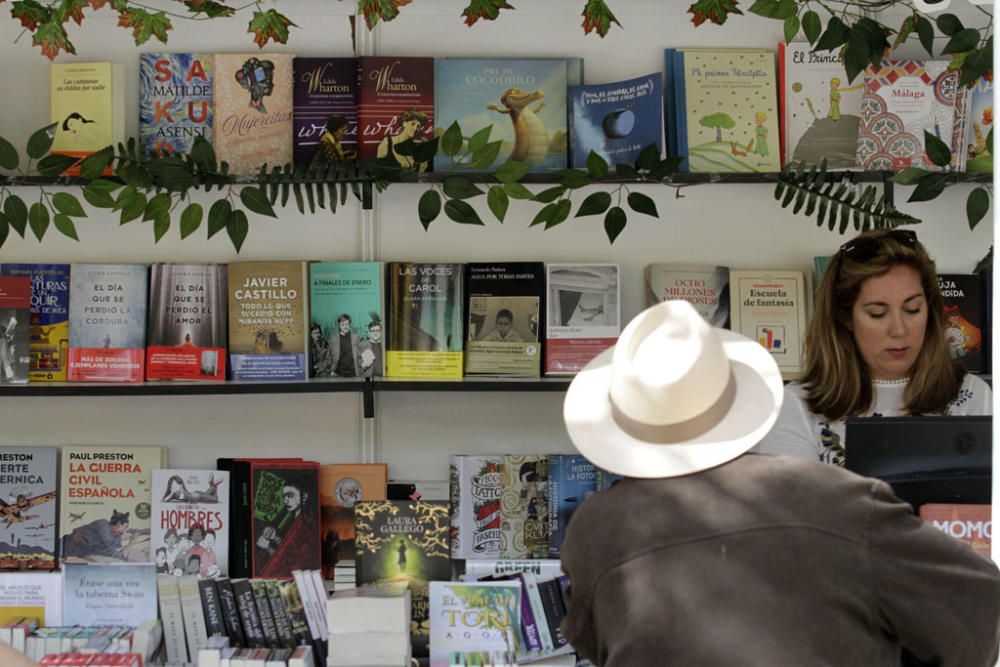 La fiesta de las letras de la ciudad, la Feria del Libro de Málaga que se ha desarrollado los últimos días en la plaza de la Merced concluye con los mejores datos de los últimos años