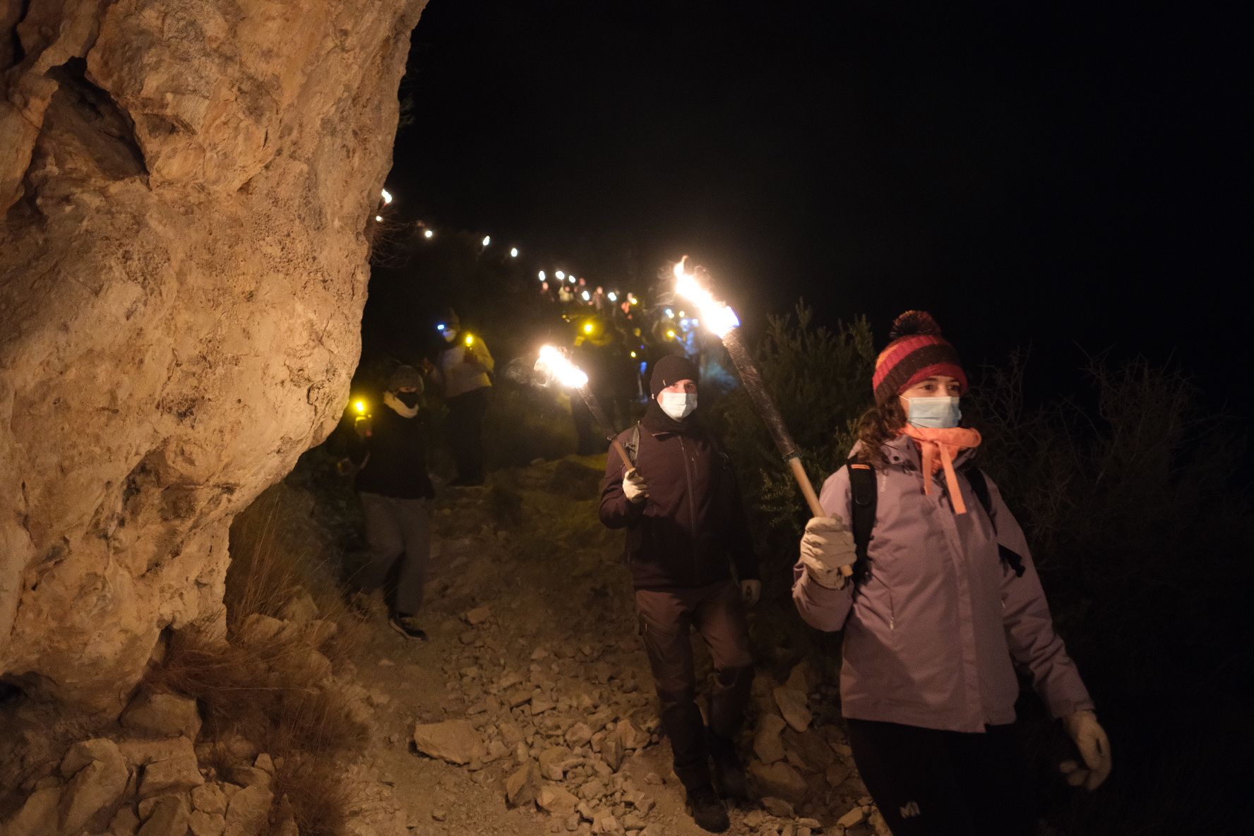 Bajada de antorchas del monte Bolón de Elda en la noche de Reyes