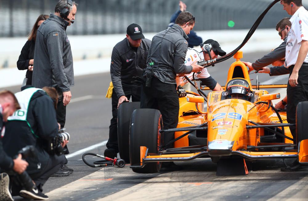 Fernando Alonso prueba su coche de la Indy Car