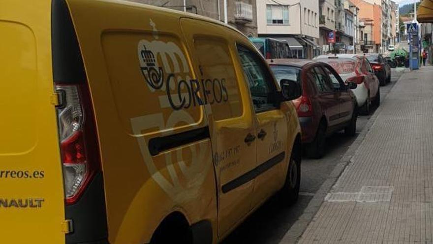 Taxistas de Bueu denuncian el uso indebido de las paradas y urgen mejor señalización