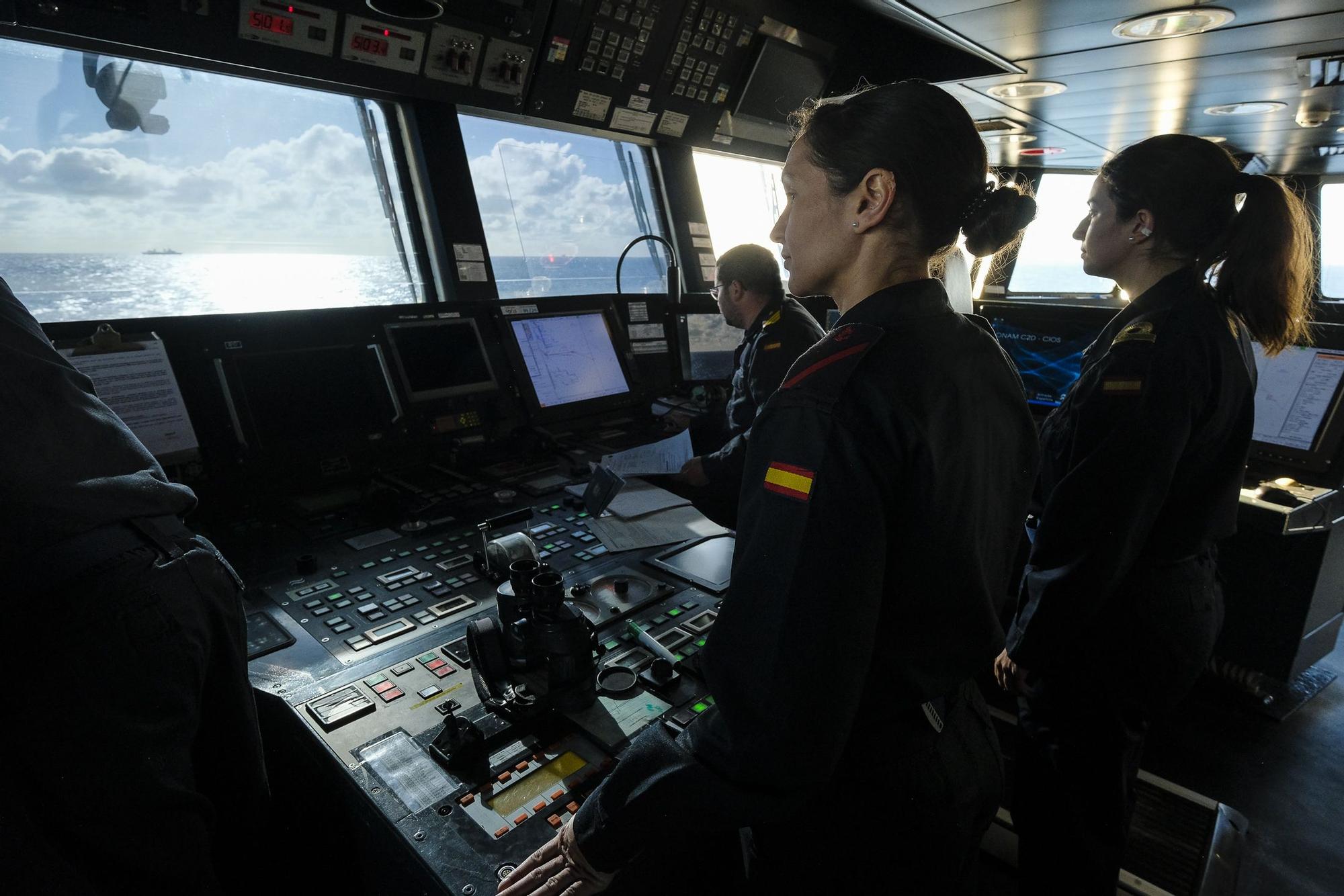 La Armada realiza maniobras de adiestramiento en Gran Canaria