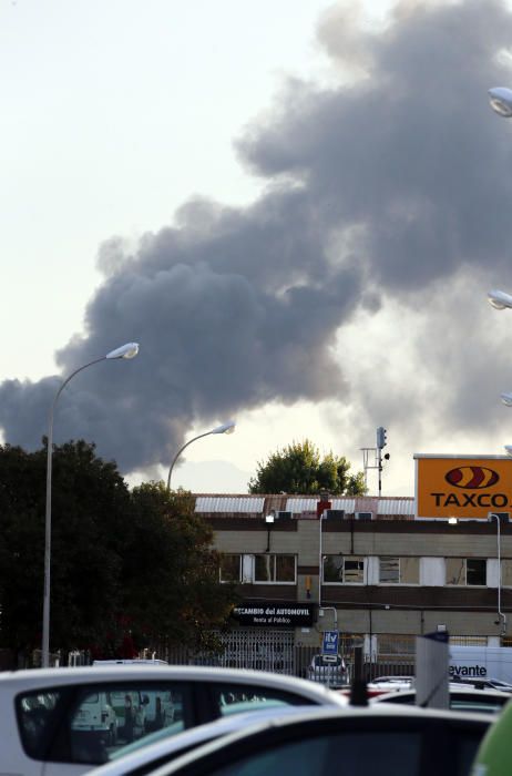 Incendio en un antiguo taller de FGV de Torrent