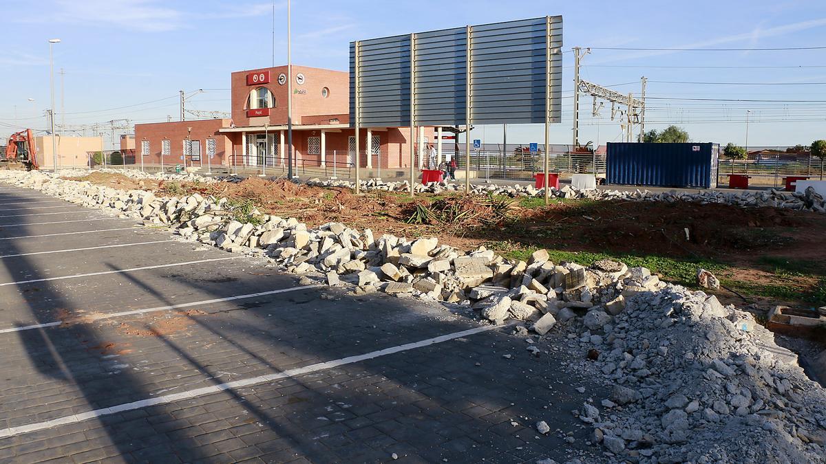 Obras en el aparcamiento de Renfe en Puçol