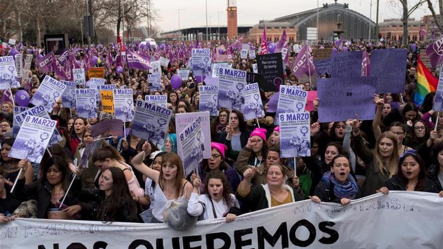 Cientos de miles de mujeres se manifiestan por la igualdad en toda España