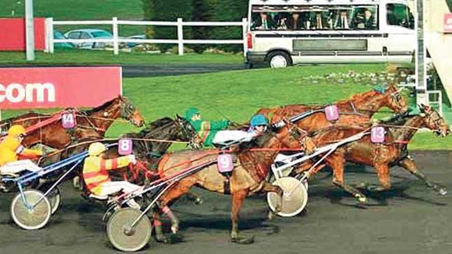 El final en meta de la carrera del tercero de Riera.