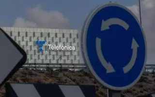 Telefónica vende a Millicom su filial en Ecuador por 330 millones y avanza en su salida de Latinoamérica