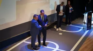 Árbitros premian a internos de Teixeiro