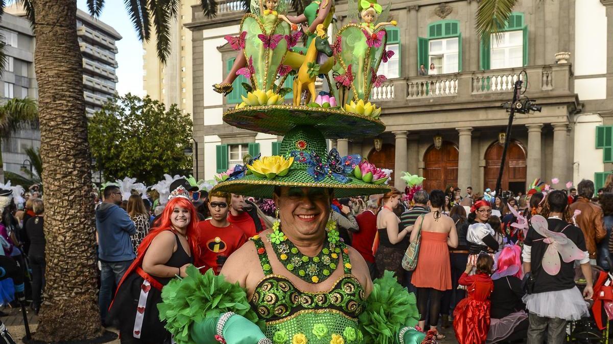 Carnaval de Las Palmas de Gran Canaria | Obituario: Muere Alfonso García  Camacho, el hombre de los sombreros del Carnaval
