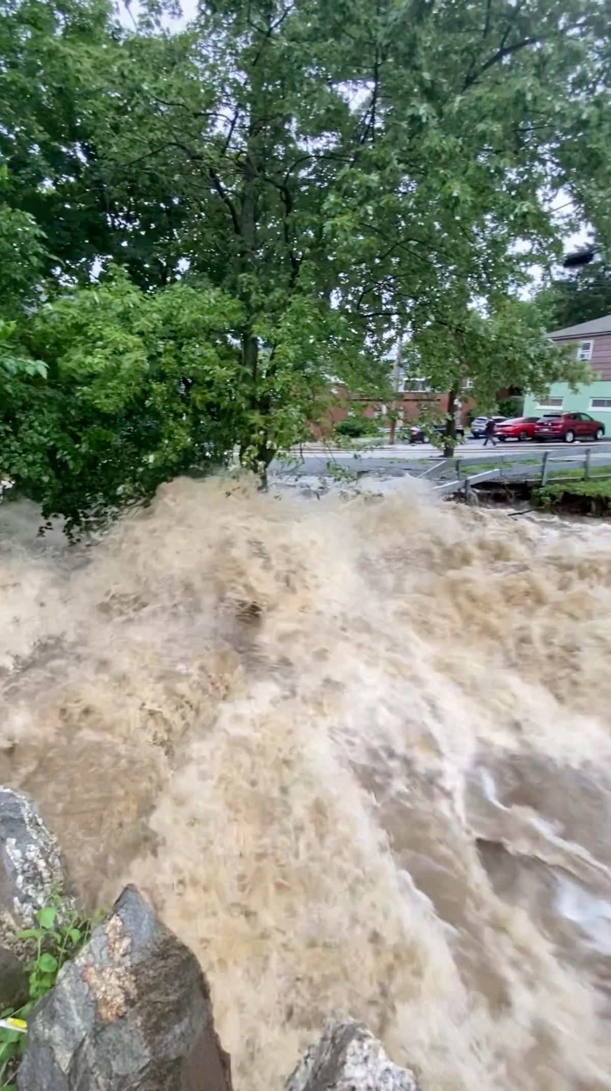 Inundaciones repentinas por fuertes lluvias en el estado de Nueva York.