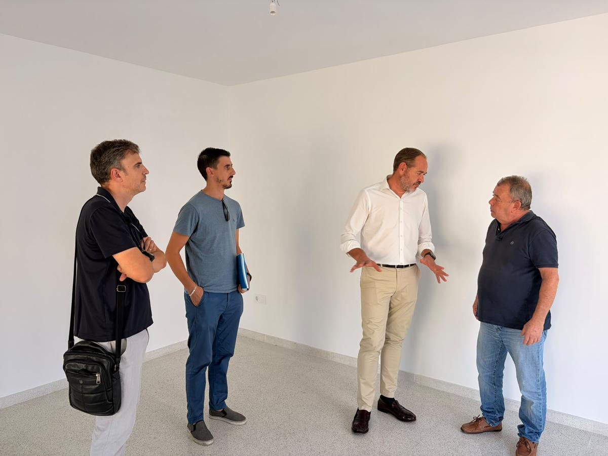 Visita a las nuevas viviendas públicas de Cedillo, ya finalizadas y destinadas al alquiler asequible.
