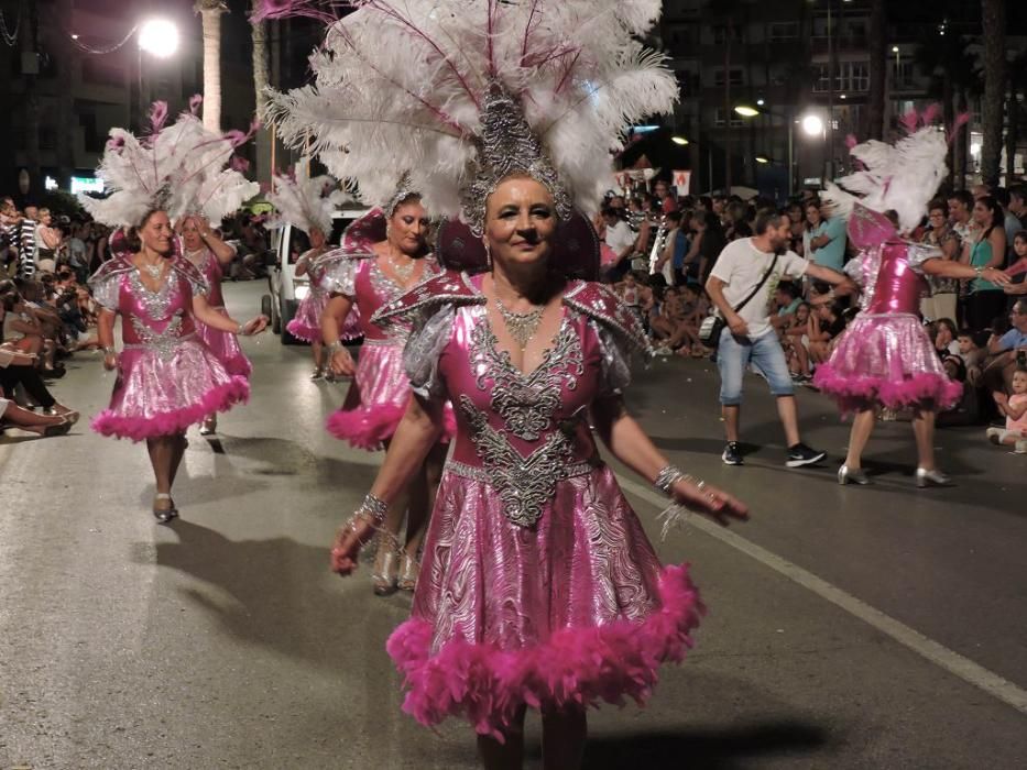 La bahía de Águilas se transforma en un gran teatro en su Carnaval de verano