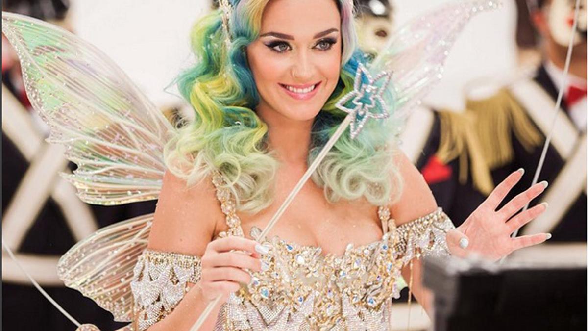 Katy Perry brilla para la Navidad de H&amp;M