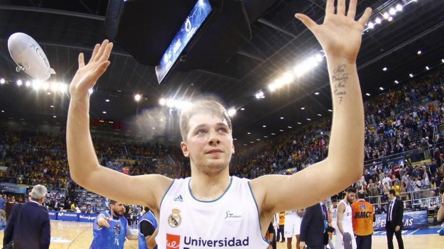 Doncic, aclamado tras el partido.