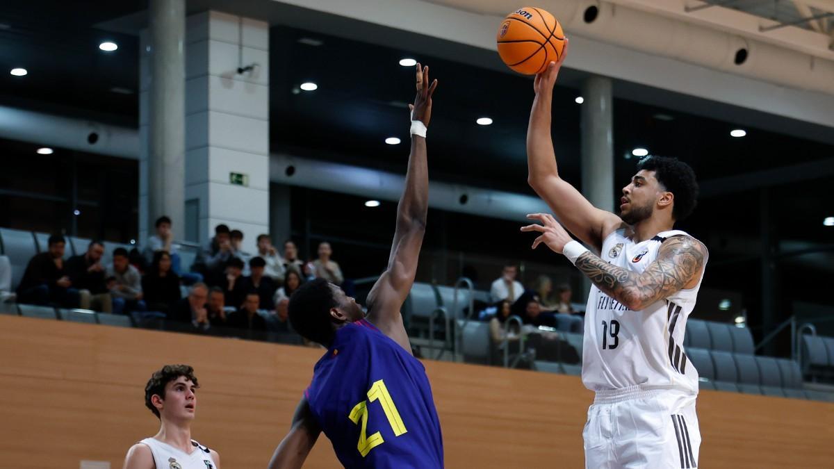 Sayon Keita e Izan Almansa, en el Clásico de la Liga U