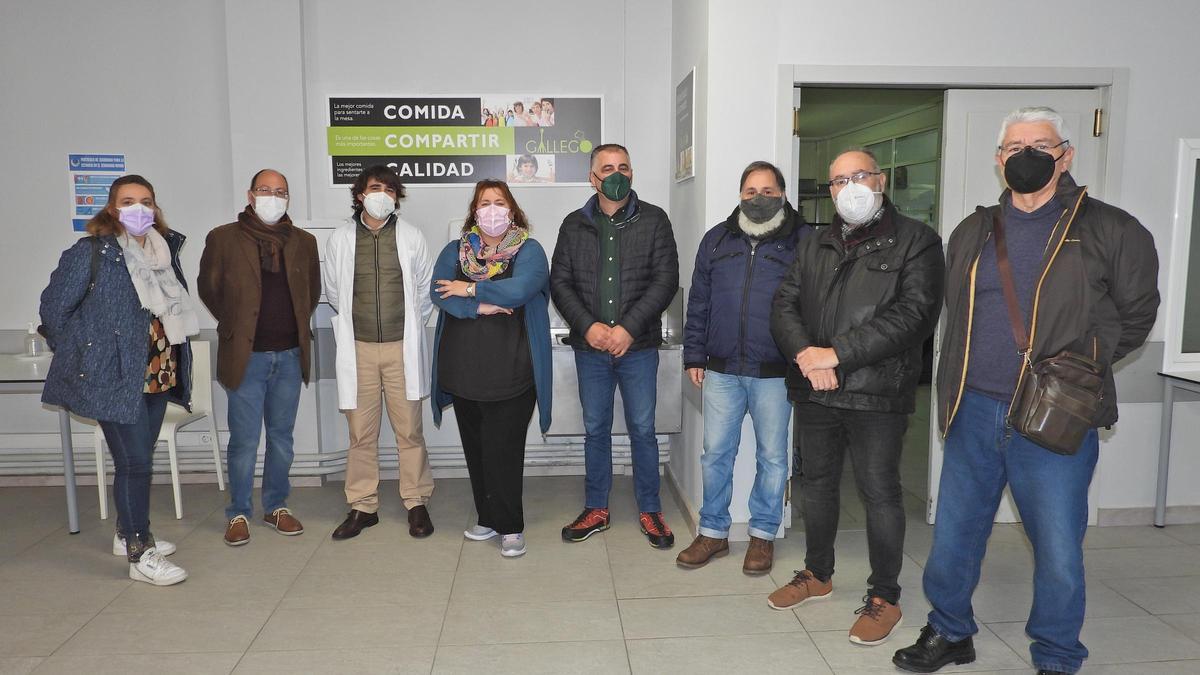 Representantes de Anpas de todo el país con los responsables de la gestión de los comedores de FAPA-Ourense.