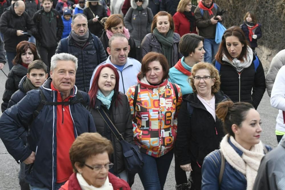 Cientos de fieles acompañan a la Santa.