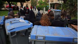 Les dues lleis de Castells posen en peu de guerra els universitaris