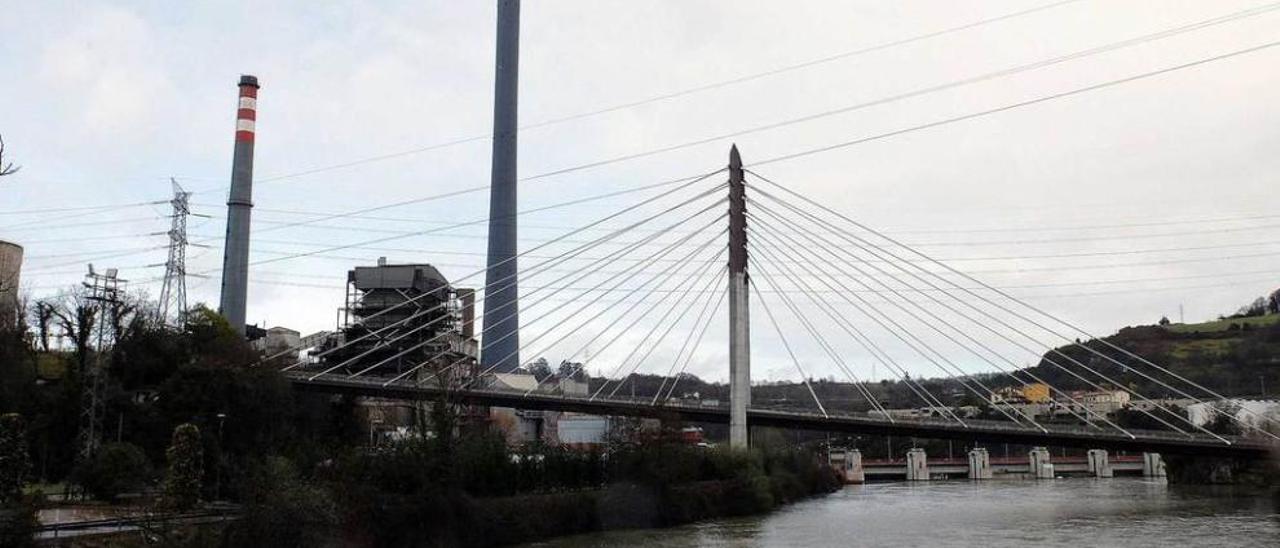 La térmica de Soto de Ribera, junto al río.