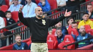 Pep Guardiola, entrenador del Manchester City, gesticulando en un partido de la FA Cup