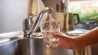 El Ayuntamiento de Córdoba aprueba la subida de un 5% de la tarifa del agua en 2024