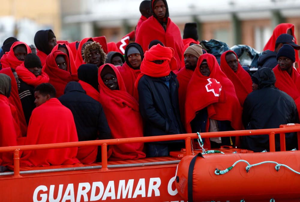 Llegan al puerto de Málaga a 185 personas rescatadas de tres pateras