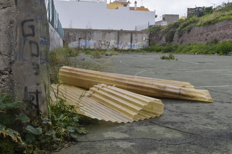 Cancha deportiva en estado de abandono, en Santa Brígida