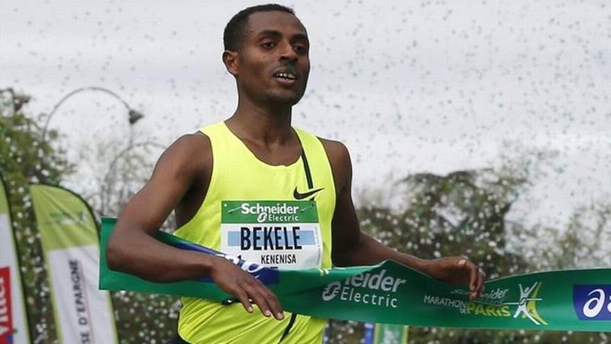 Bekele bate el récord de París en su primer maratón