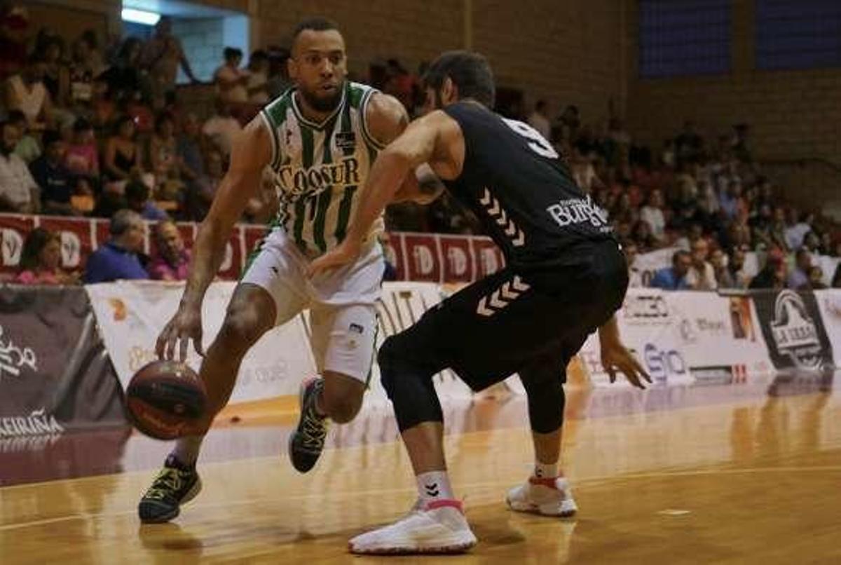 Un partido del EncestaRías disputado en Vilagarcía. // Muñiz