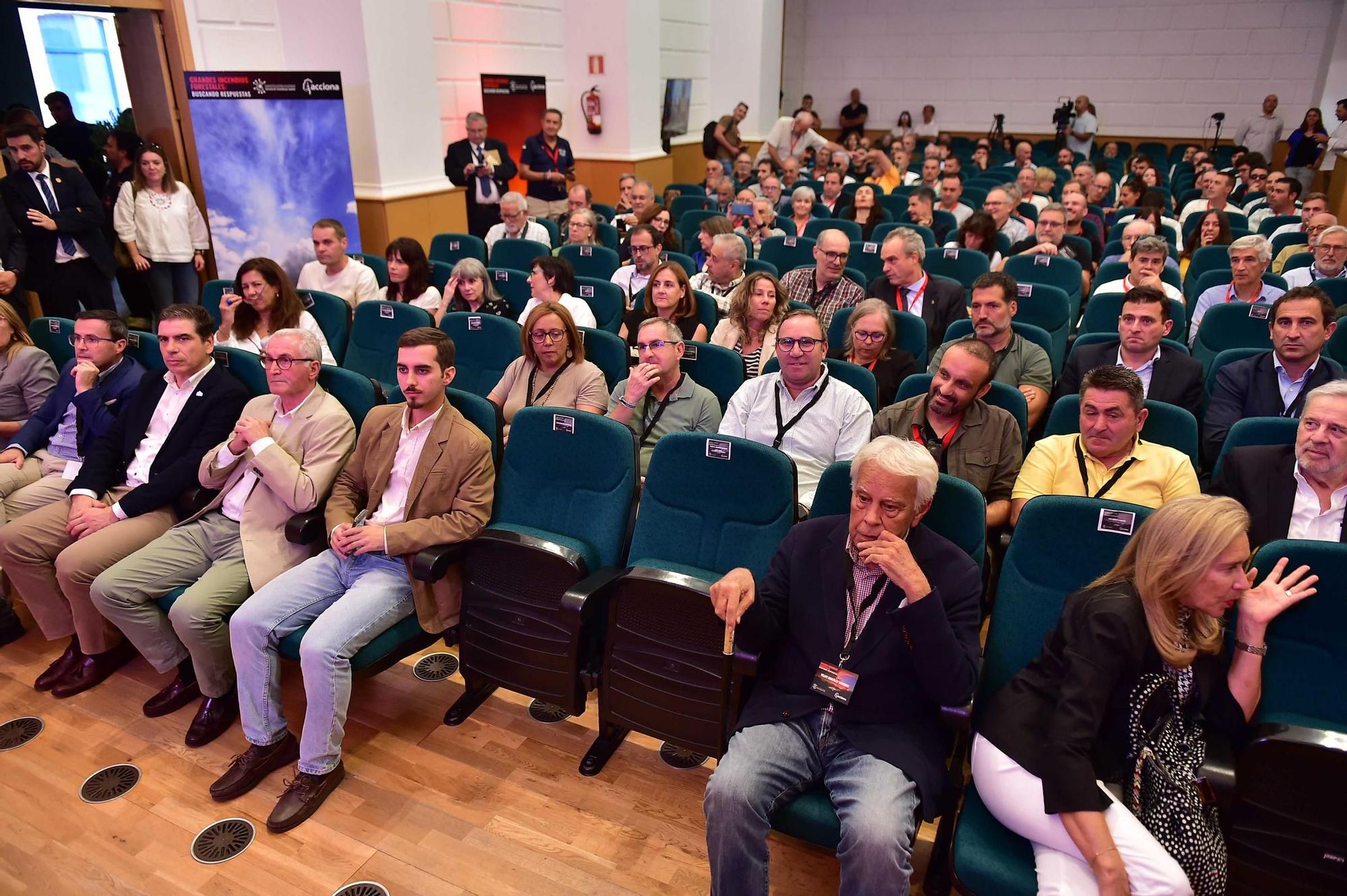 FOTOGALERÍA |  Congreso sobre grandes incendios forestales en el centro universitario de Plasencia